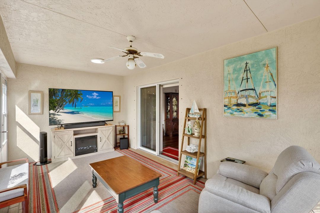 待售: $186,000 (2 贝兹, 2 浴室, 1319 平方英尺)