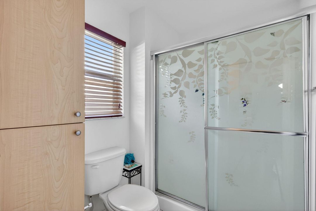 待售: $186,000 (2 贝兹, 2 浴室, 1319 平方英尺)