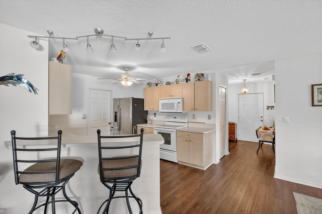 待售: $186,000 (2 贝兹, 2 浴室, 1319 平方英尺)