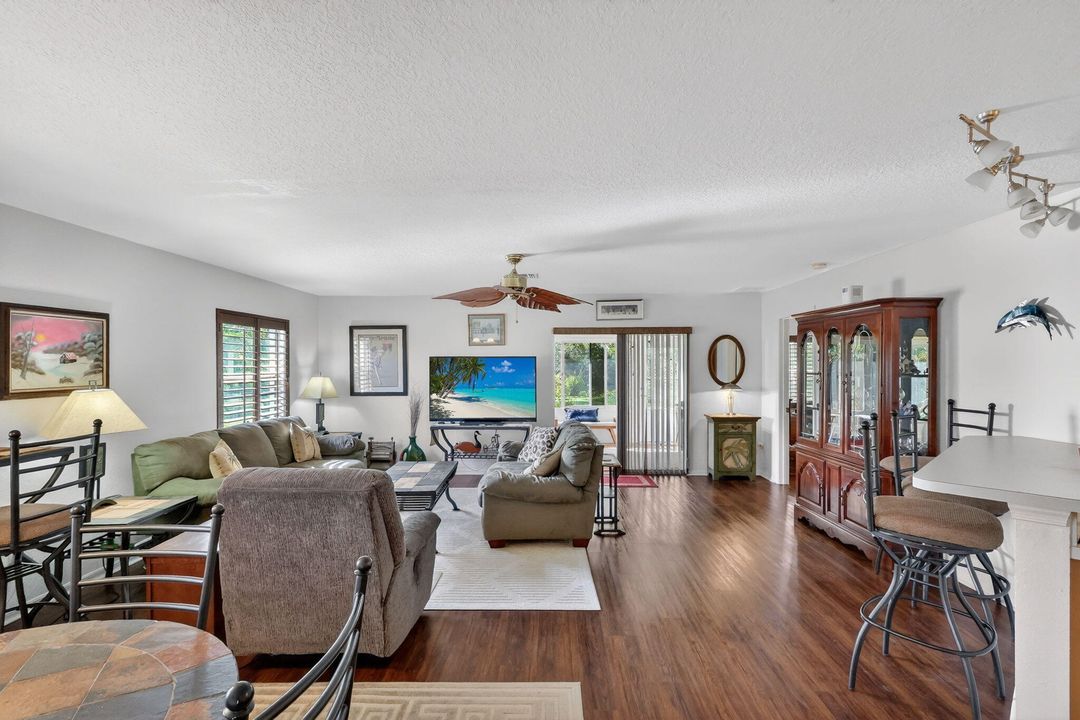 待售: $186,000 (2 贝兹, 2 浴室, 1319 平方英尺)