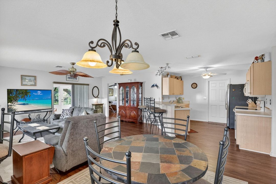 待售: $186,000 (2 贝兹, 2 浴室, 1319 平方英尺)