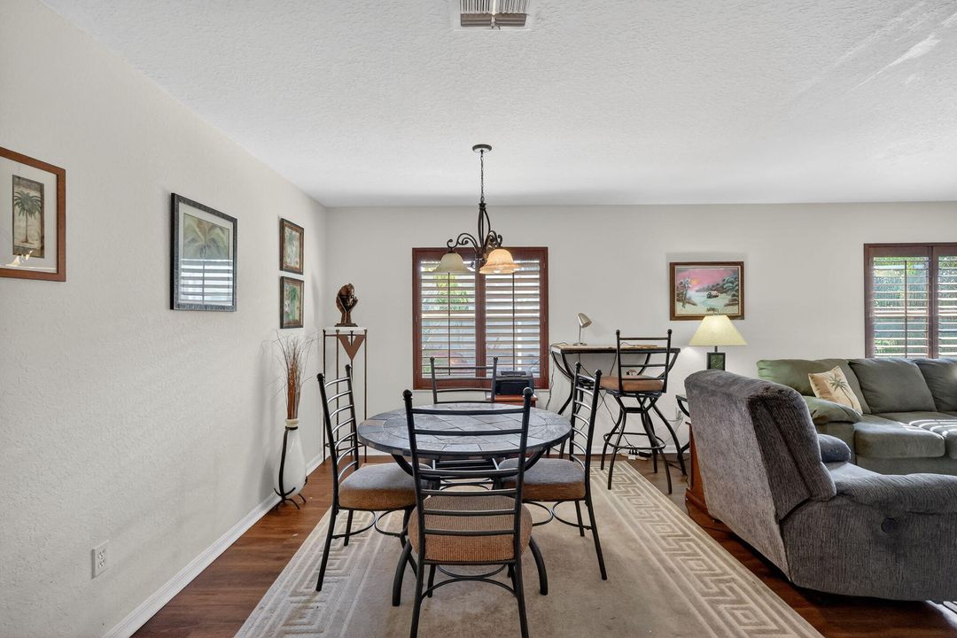 待售: $186,000 (2 贝兹, 2 浴室, 1319 平方英尺)