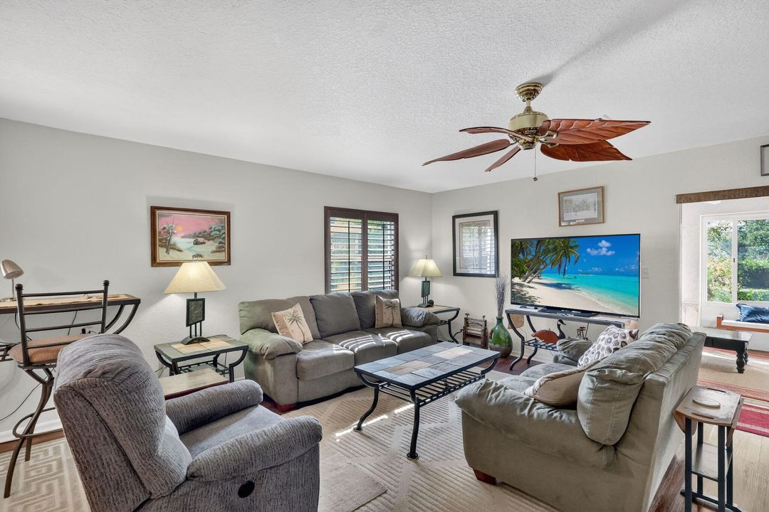 待售: $186,000 (2 贝兹, 2 浴室, 1319 平方英尺)