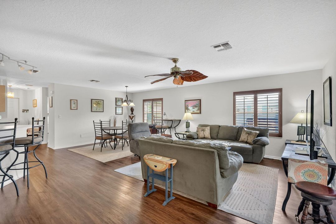 待售: $186,000 (2 贝兹, 2 浴室, 1319 平方英尺)