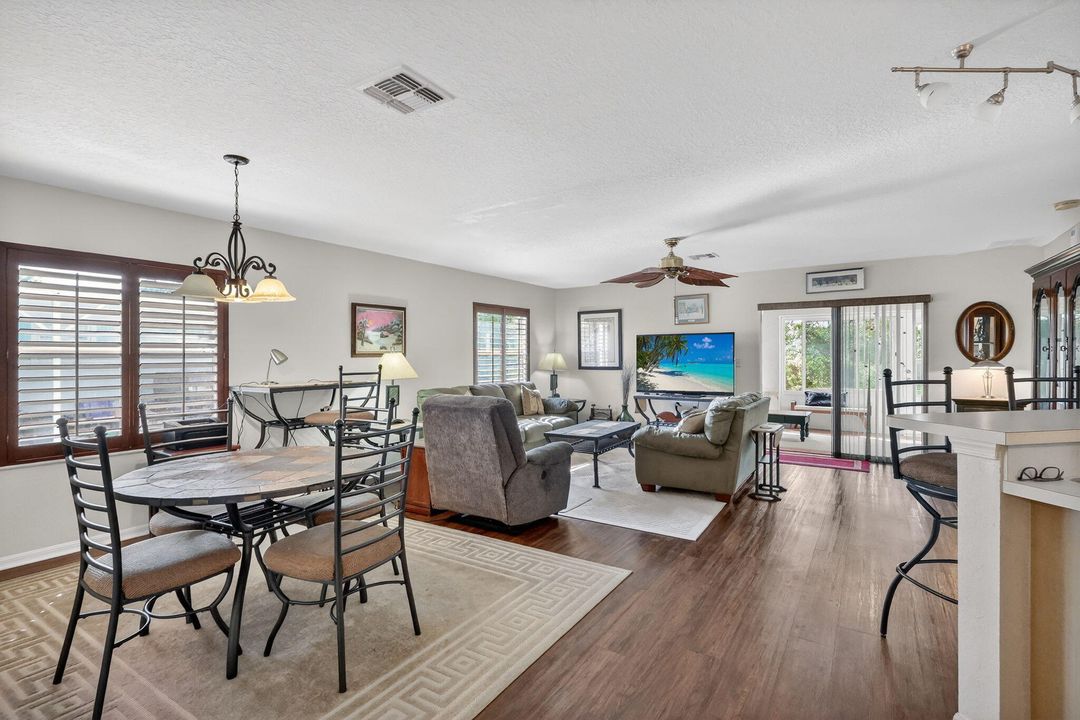 待售: $186,000 (2 贝兹, 2 浴室, 1319 平方英尺)