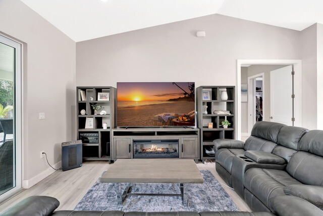 For Rent: $6,200 (4 beds, 3 baths, 2573 Square Feet)