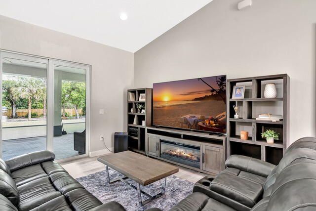 For Rent: $6,200 (4 beds, 3 baths, 2573 Square Feet)