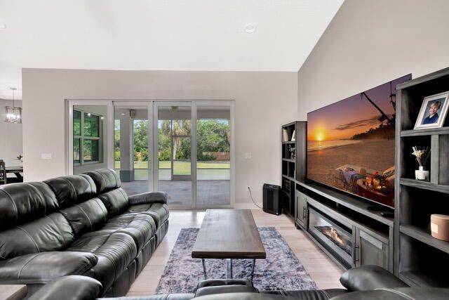 For Rent: $6,200 (4 beds, 3 baths, 2573 Square Feet)