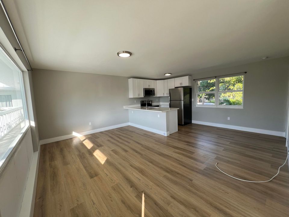 For Rent: $2,095 (1 beds, 1 baths, 580 Square Feet)