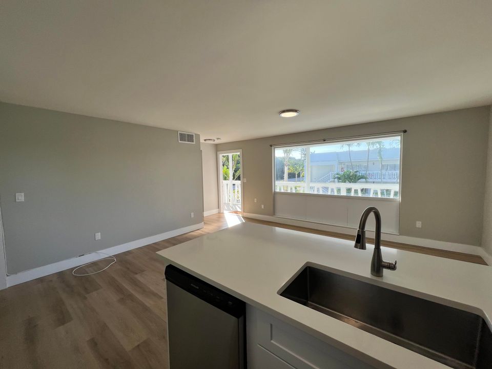 For Rent: $2,095 (1 beds, 1 baths, 580 Square Feet)