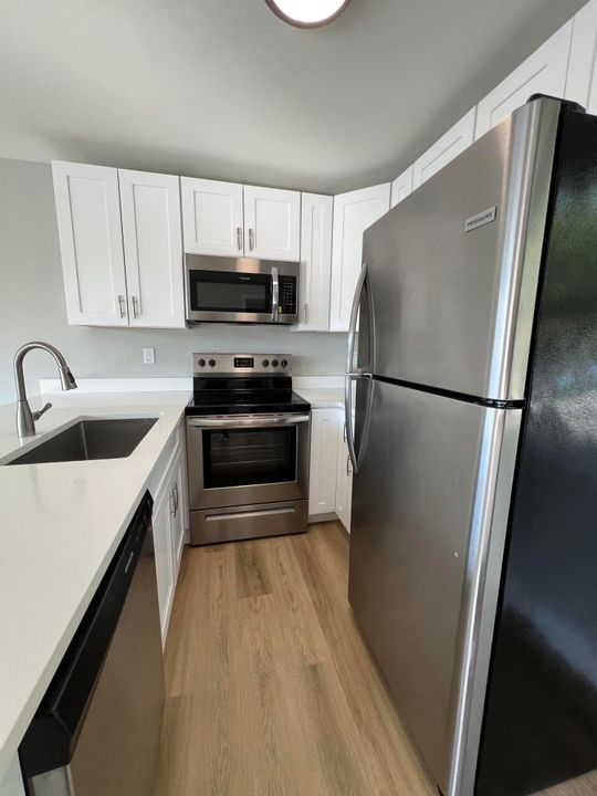 For Rent: $2,095 (1 beds, 1 baths, 580 Square Feet)