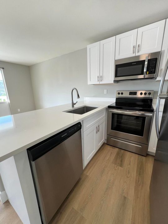 For Rent: $2,095 (1 beds, 1 baths, 580 Square Feet)