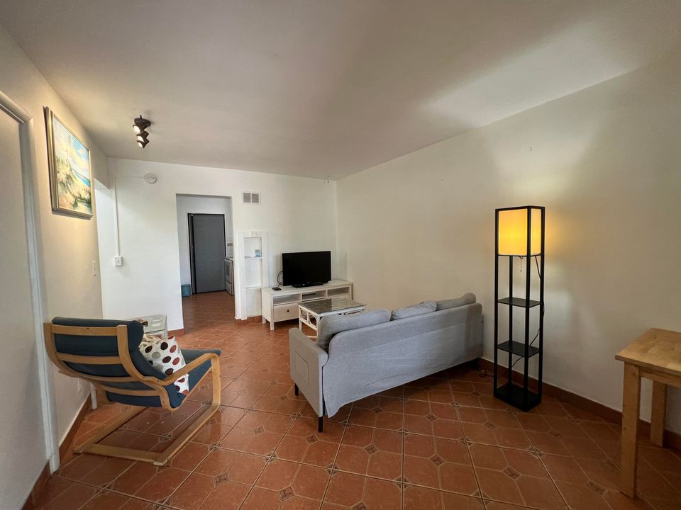 В аренду: $1,750 (1 спален, 1 ванн, 500 Квадратных фут)