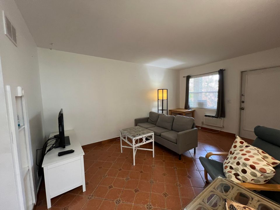 В аренду: $1,750 (1 спален, 1 ванн, 500 Квадратных фут)