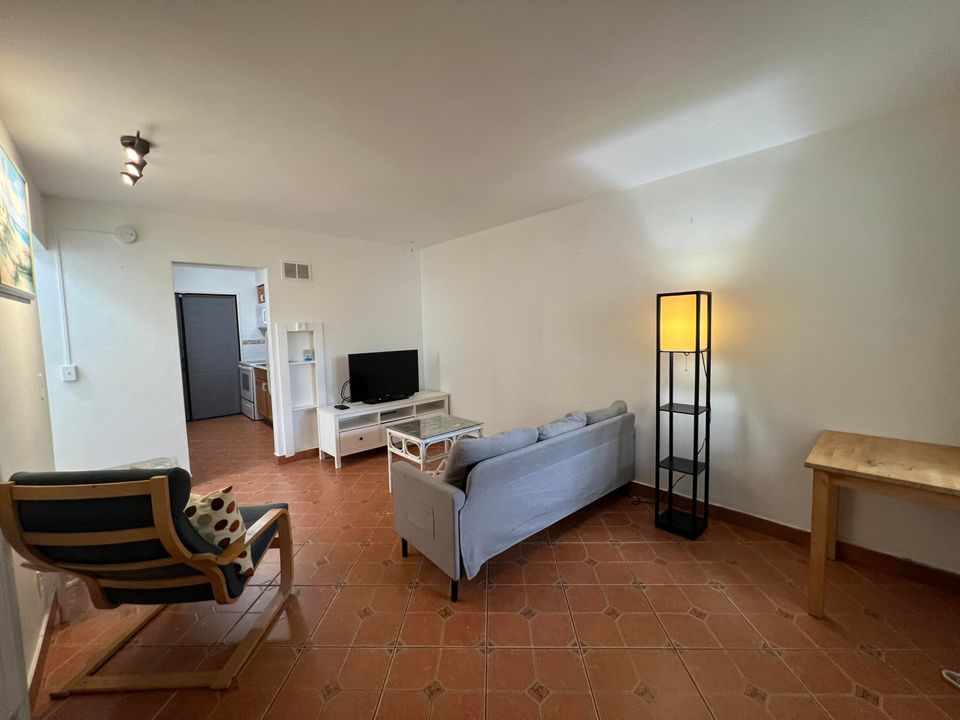 В аренду: $1,750 (1 спален, 1 ванн, 500 Квадратных фут)