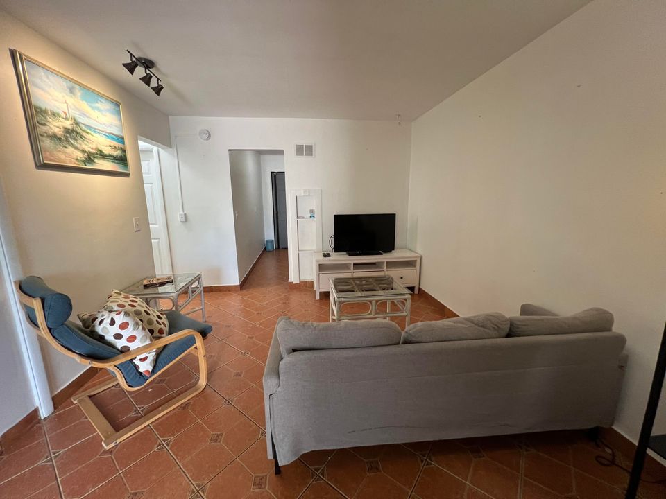 В аренду: $1,750 (1 спален, 1 ванн, 500 Квадратных фут)