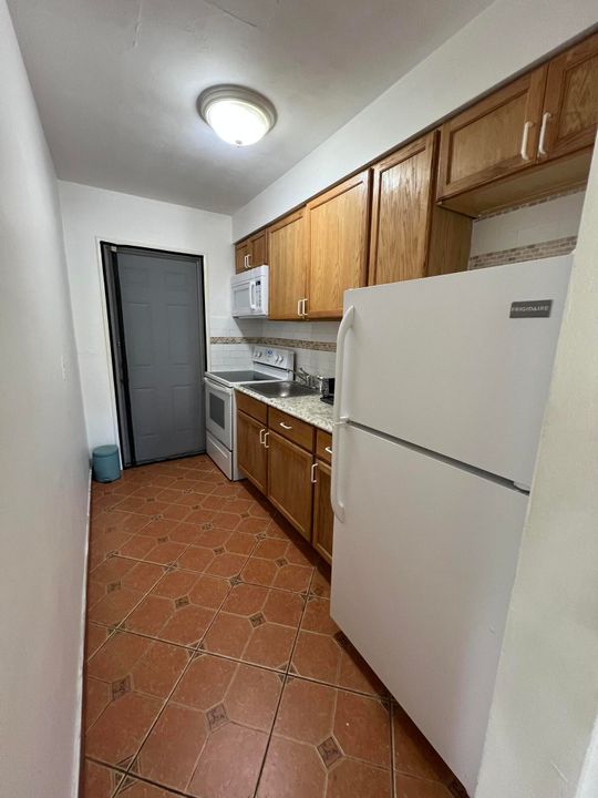 В аренду: $1,750 (1 спален, 1 ванн, 500 Квадратных фут)