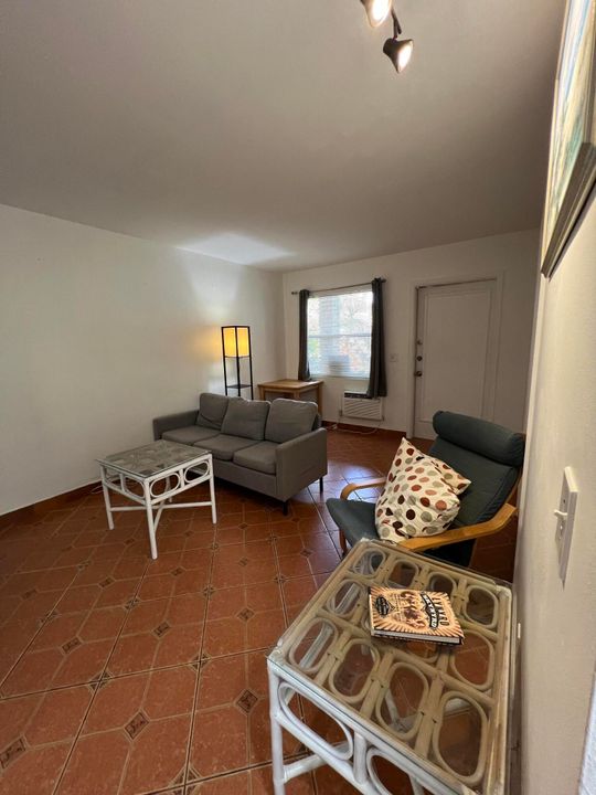 В аренду: $1,750 (1 спален, 1 ванн, 500 Квадратных фут)