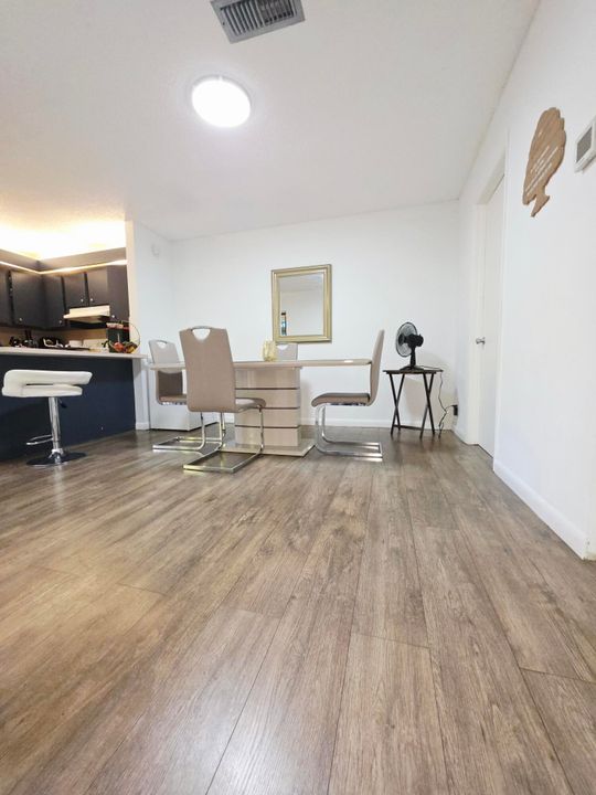 待售: $259,990 (2 贝兹, 2 浴室, 1260 平方英尺)