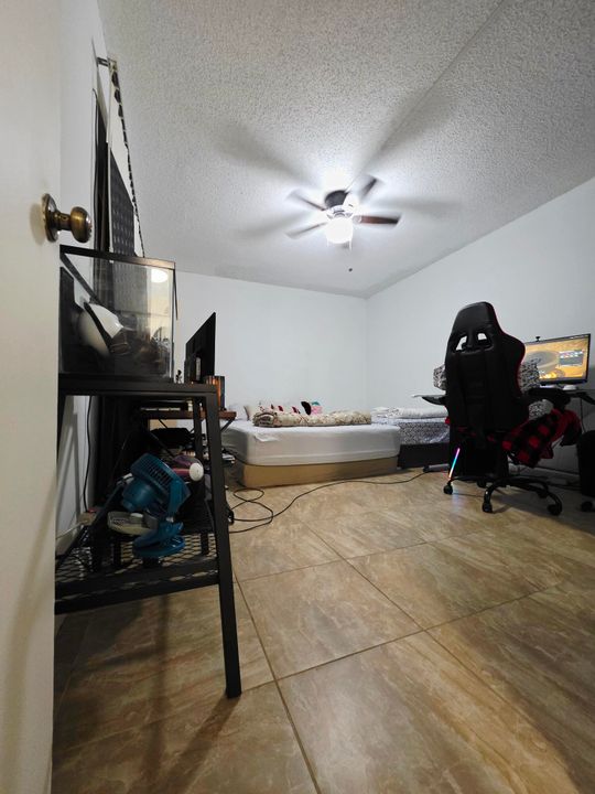 待售: $259,990 (2 贝兹, 2 浴室, 1260 平方英尺)