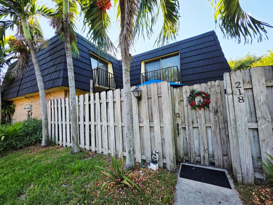 待售: $259,990 (2 贝兹, 2 浴室, 1260 平方英尺)