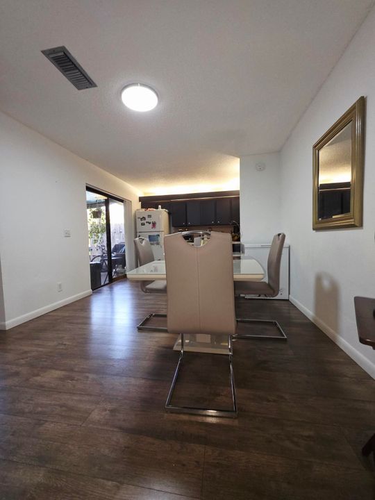 待售: $259,990 (2 贝兹, 2 浴室, 1260 平方英尺)