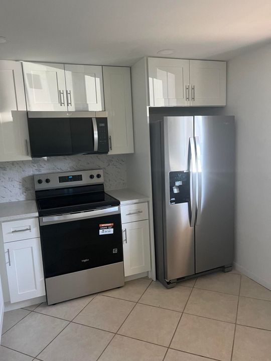 出租: $1,700 (2 贝兹, 2 浴室, 982 平方英尺)