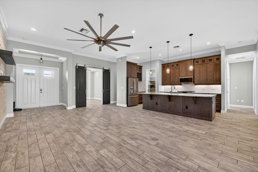 En Venta: $799,990 (3 camas, 3 baños, 2493 Pies cuadrados)