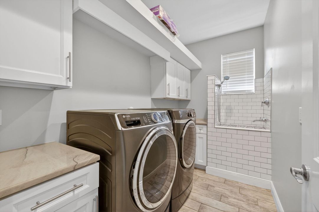 En Venta: $799,990 (3 camas, 3 baños, 2493 Pies cuadrados)