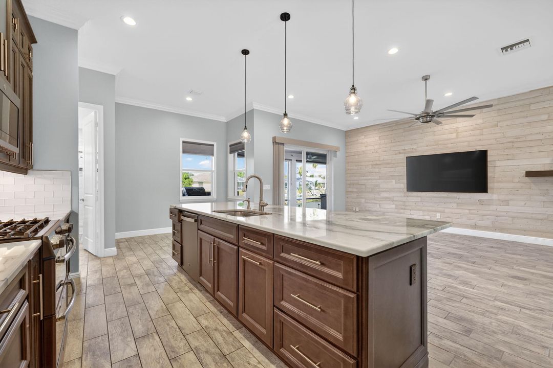 En Venta: $799,990 (3 camas, 3 baños, 2493 Pies cuadrados)