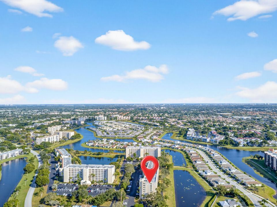 На продажу: $279,999 (2 спален, 2 ванн, 1230 Квадратных фут)