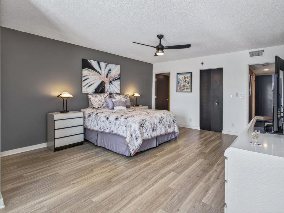 На продажу: $279,999 (2 спален, 2 ванн, 1230 Квадратных фут)