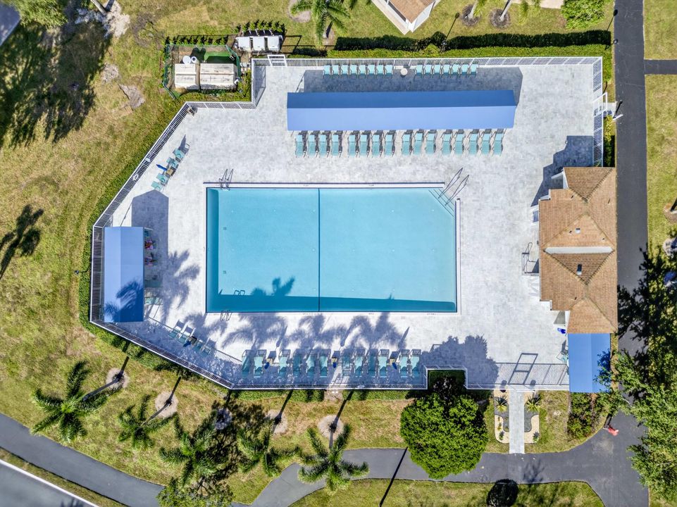 На продажу: $279,999 (2 спален, 2 ванн, 1230 Квадратных фут)