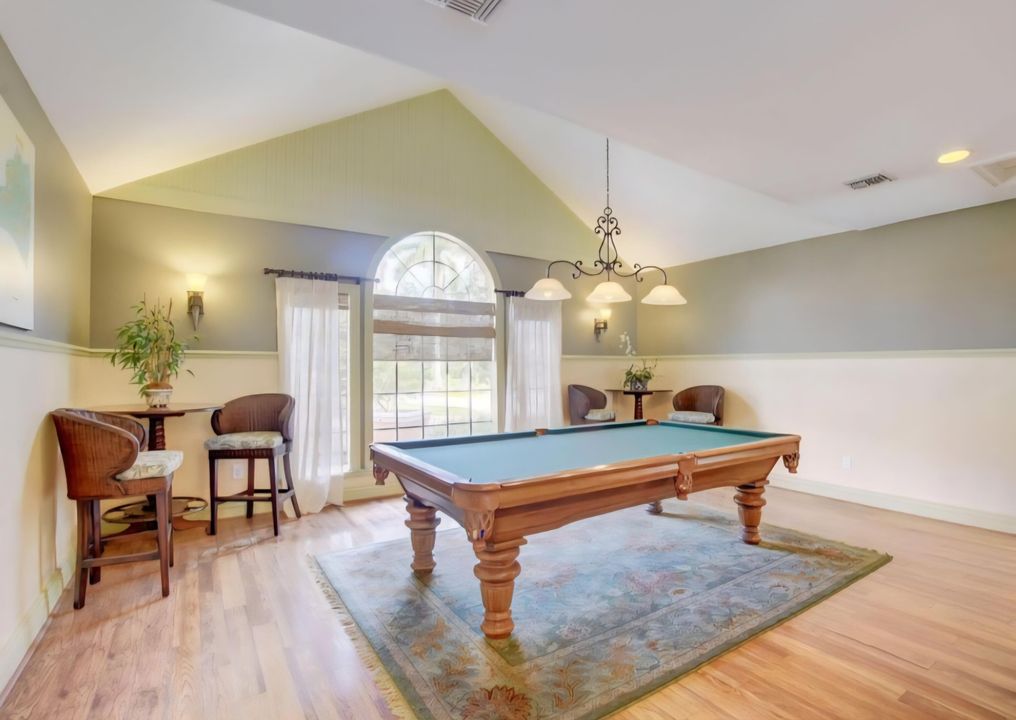 For Sale: $234,999 (1 beds, 1 baths, 692 Square Feet)