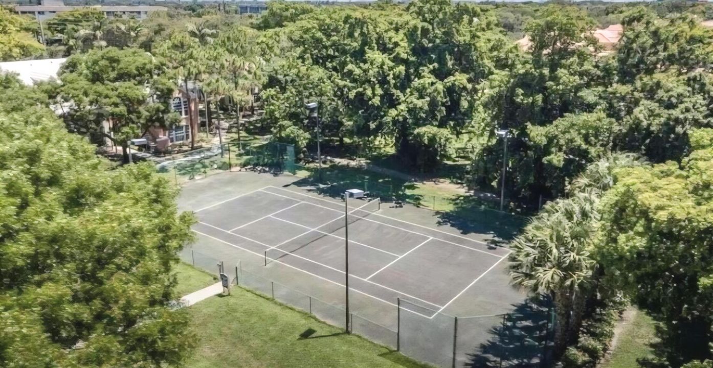 For Sale: $234,999 (1 beds, 1 baths, 692 Square Feet)