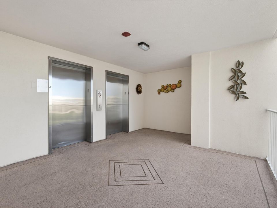 На продажу: $279,999 (2 спален, 2 ванн, 1230 Квадратных фут)