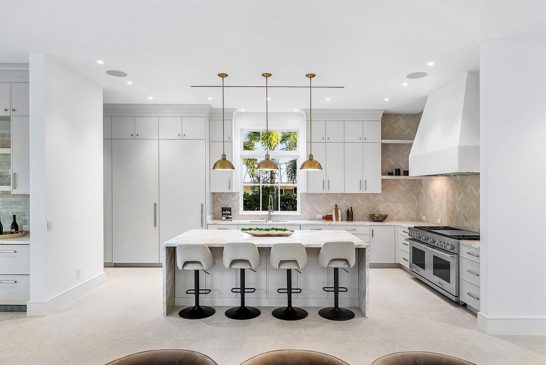 For Sale: $8,995,000 (6 beds, 6 baths, 4928 Square Feet)