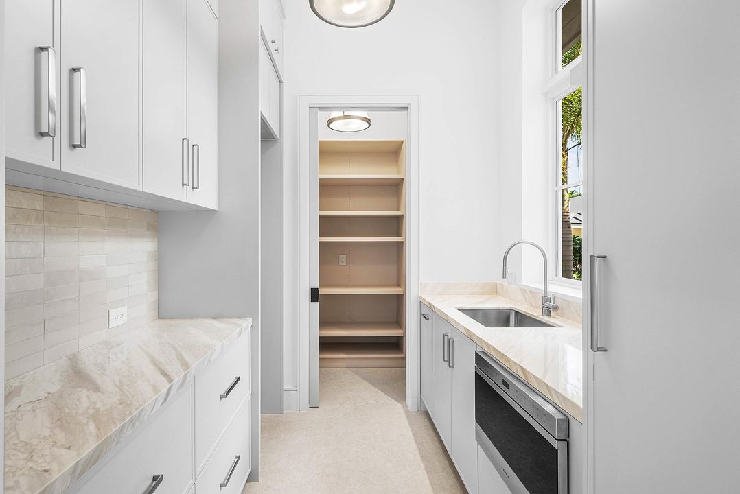 For Sale: $8,995,000 (6 beds, 6 baths, 4928 Square Feet)