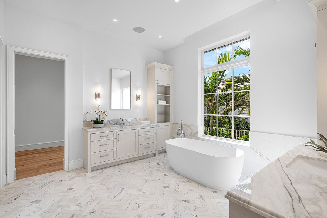 For Sale: $8,995,000 (6 beds, 6 baths, 4928 Square Feet)