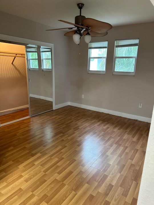 出租: $2,500 (2 贝兹, 1 浴室, 900 平方英尺)