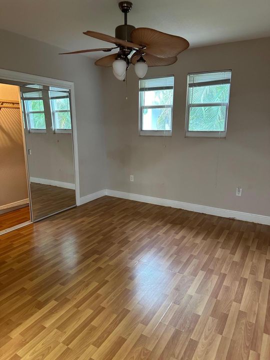 出租: $2,500 (2 贝兹, 1 浴室, 900 平方英尺)