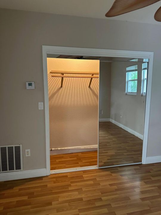 出租: $2,500 (2 贝兹, 1 浴室, 900 平方英尺)