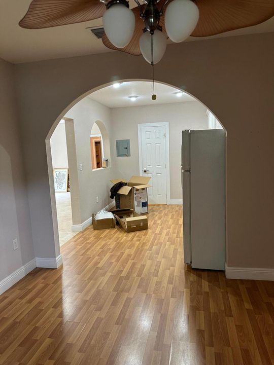 出租: $2,500 (2 贝兹, 1 浴室, 900 平方英尺)