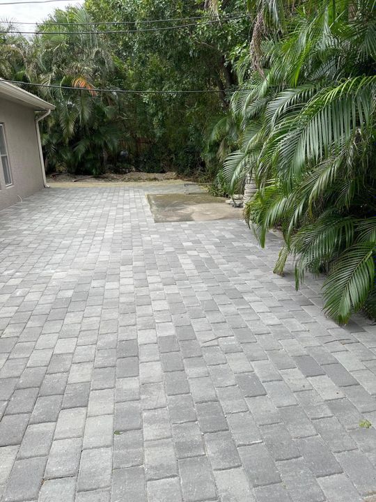 出租: $2,500 (2 贝兹, 1 浴室, 900 平方英尺)