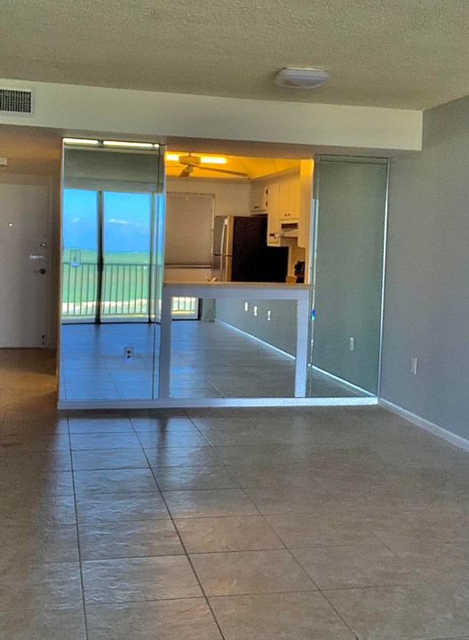 For Rent: $2,800 (2 beds, 2 baths, 1040 Square Feet)