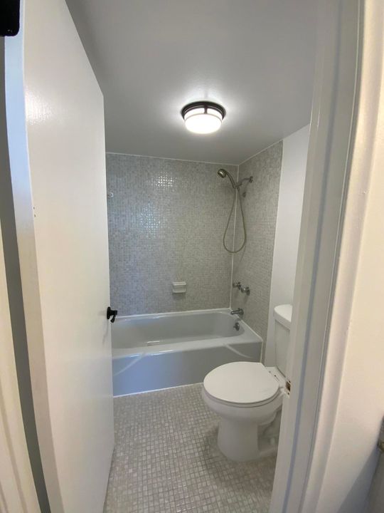 For Rent: $2,800 (2 beds, 2 baths, 1040 Square Feet)