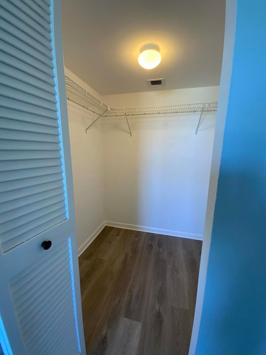 For Rent: $2,800 (2 beds, 2 baths, 1040 Square Feet)