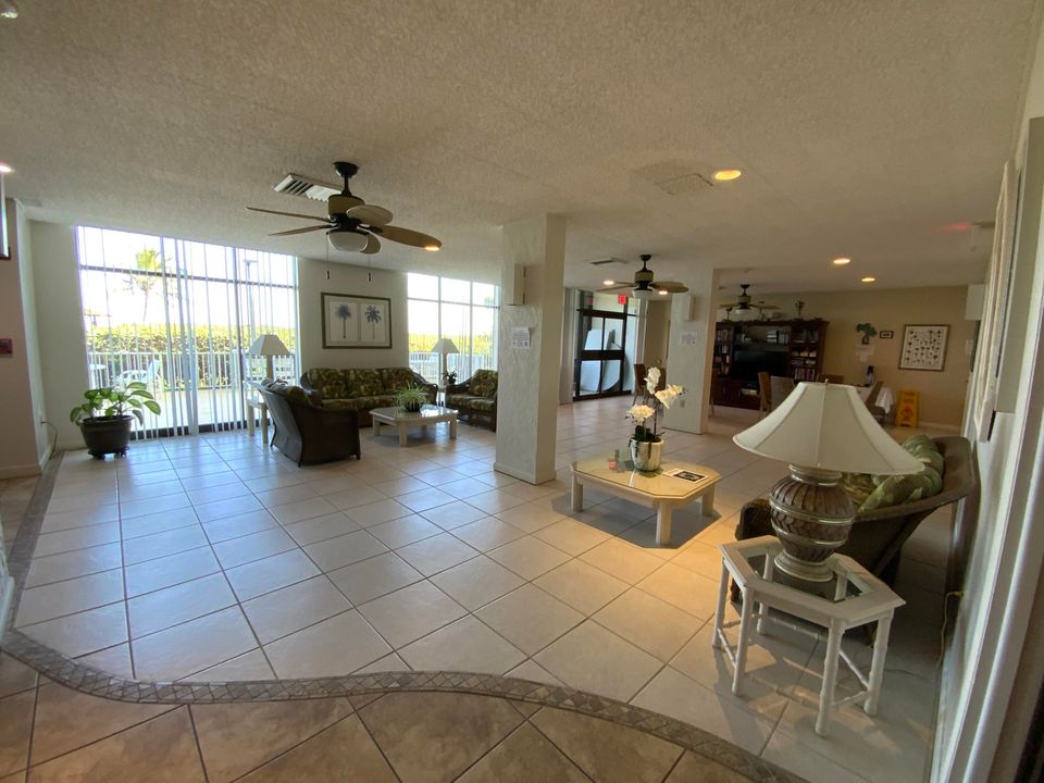 For Rent: $2,800 (2 beds, 2 baths, 1040 Square Feet)