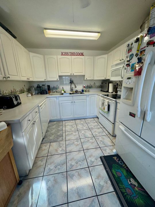 На продажу: $389,000 (3 спален, 2 ванн, 1102 Квадратных фут)