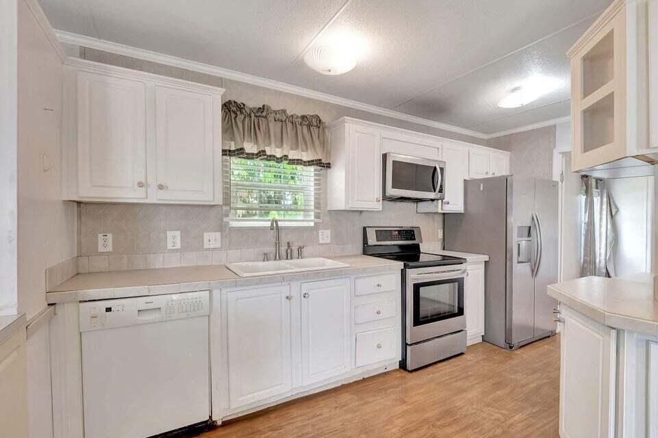 待售: $129,990 (2 贝兹, 2 浴室, 840 平方英尺)